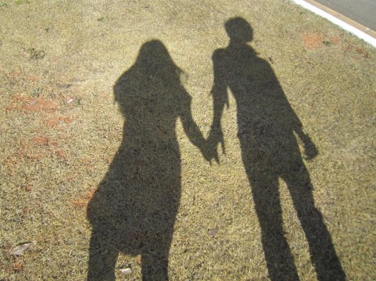 couple-shadow-holding-hands-1